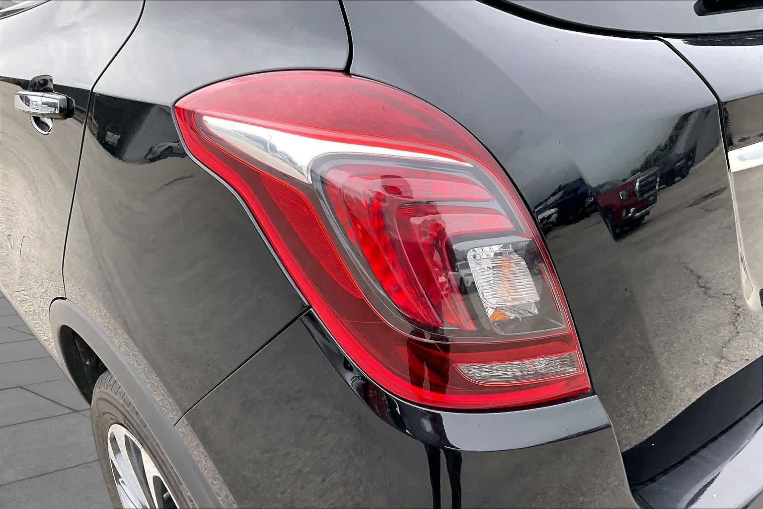 Used 2022 Ebony Twilight Metallic Buick Preferred image 27