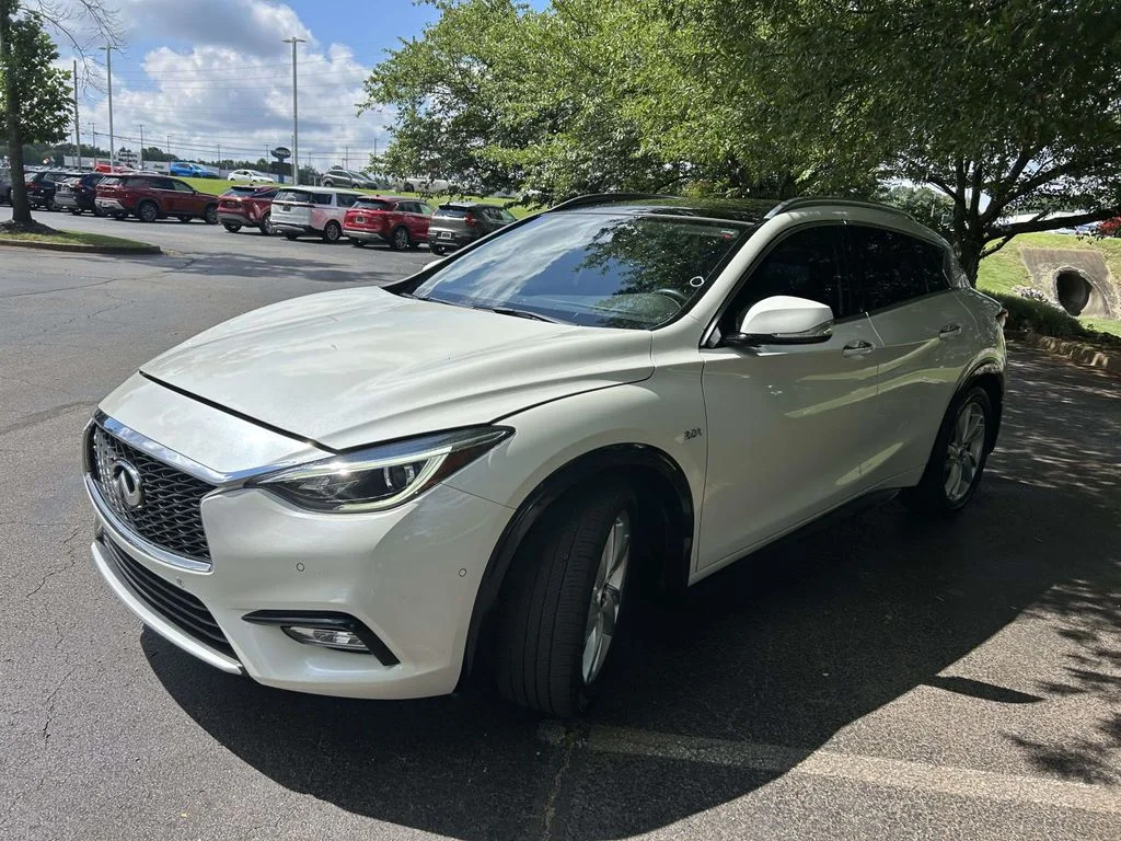 Used 2018 White INFINITI Premium image 5