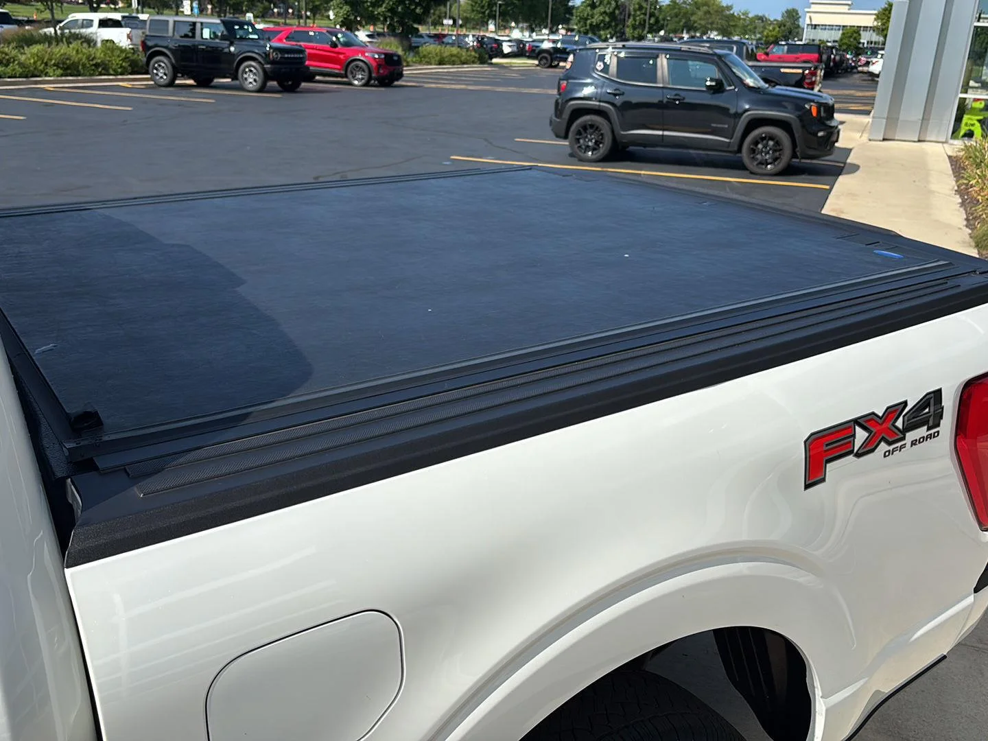 Used 2022 Star White Metallic Tri-Coat Ford LARIAT image 28