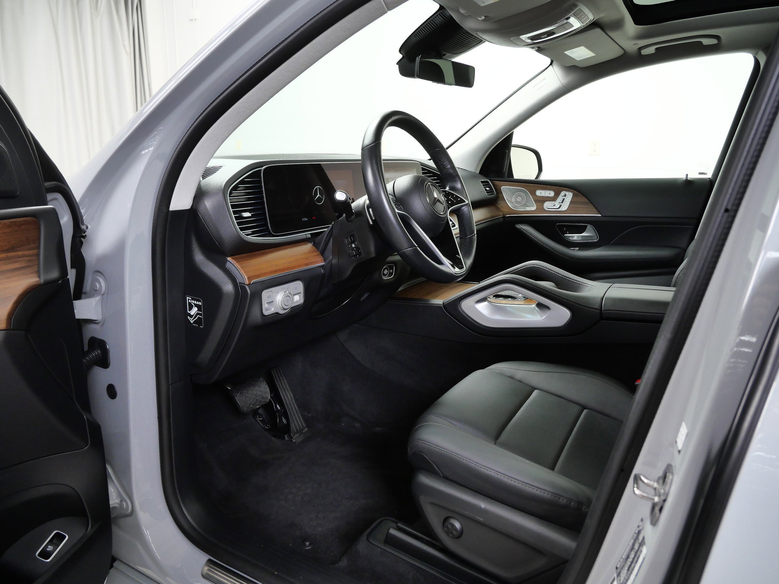 Certified Used 2025 MANUFAKTUR Alpine Grey Mercedes-Benz GLE 350 image 14
