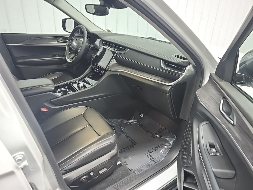 Used 2023 Bright White Clearcoat Jeep Limited image 18