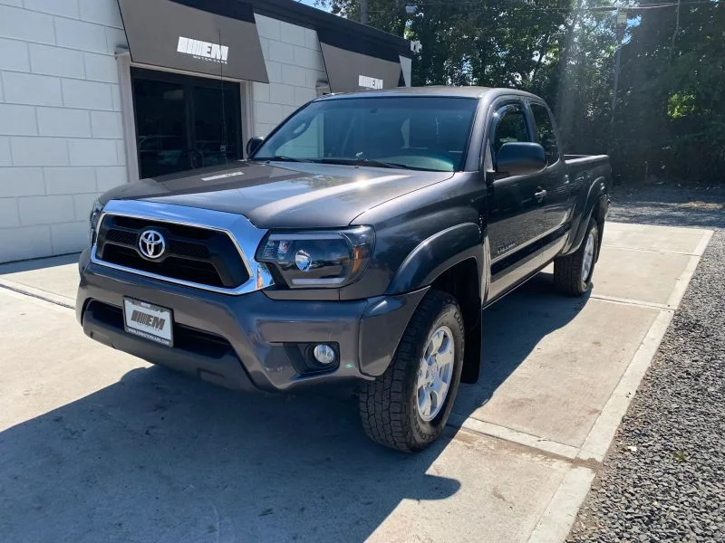 Used 2015 Gray Toyota Pickup 4D 6 ft image 2