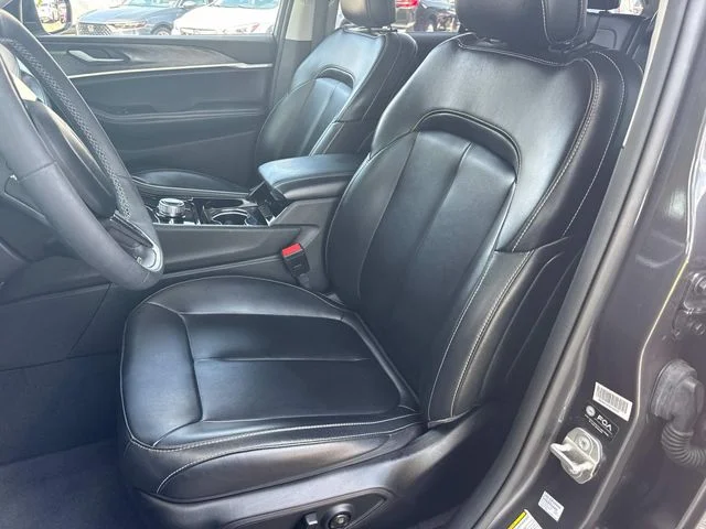 Used 2023 Gray Jeep Limited image 29