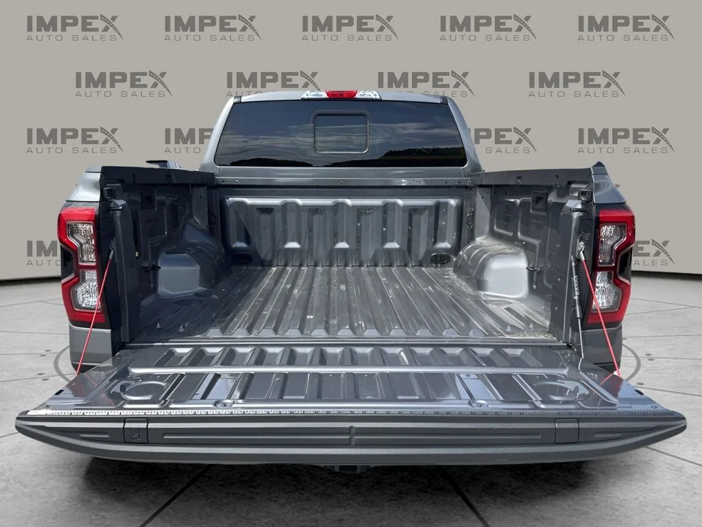 Used 2025 Gray Ford XLT image 28