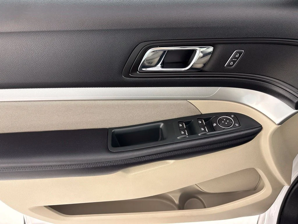Used 2018 White Ford Base image 24