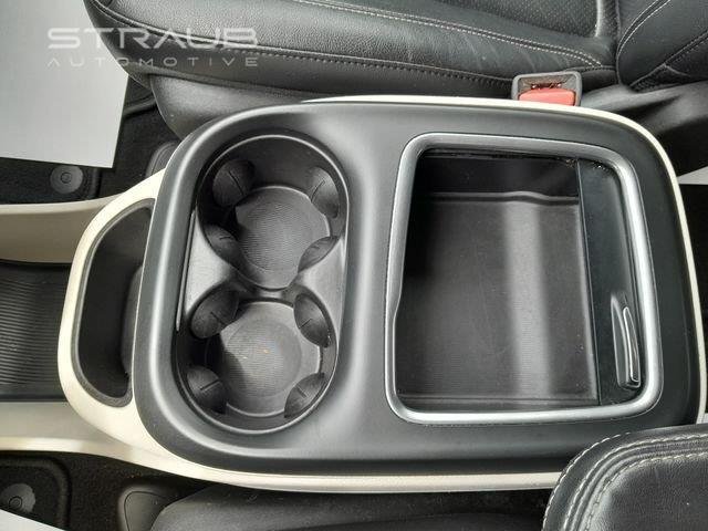 Used 2022 Brilliant Black Crystal Pearlcoat Chrysler Touring L image 26