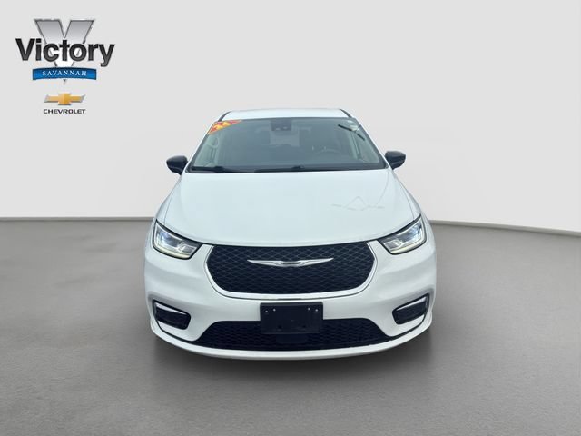 Used 2024 Chrysler Pacifica Touring L with VIN 2C4RC1BG7RR179672 for sale in Kansas City