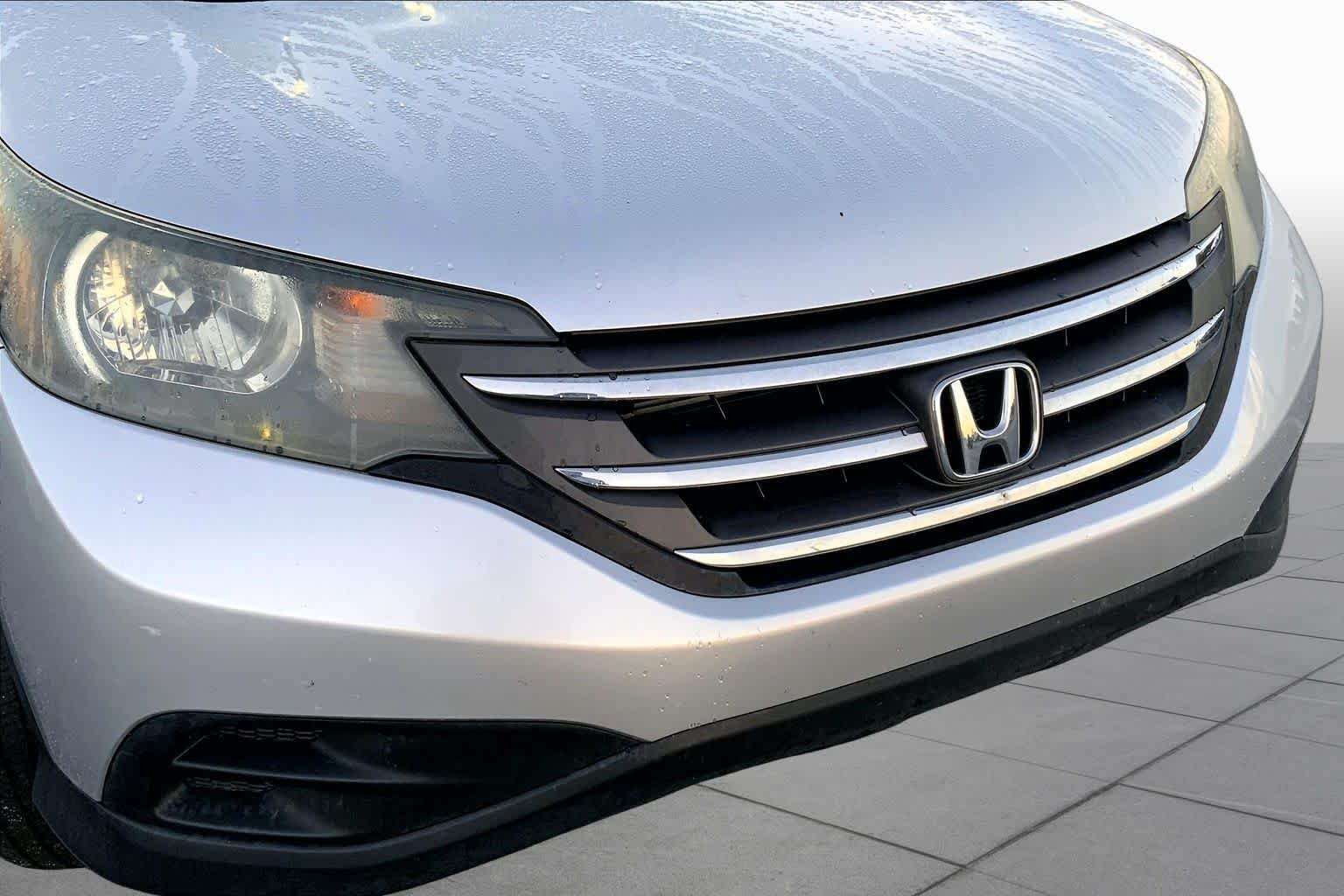 Used 2014 Alabaster Silver Metallic Honda LX image 27