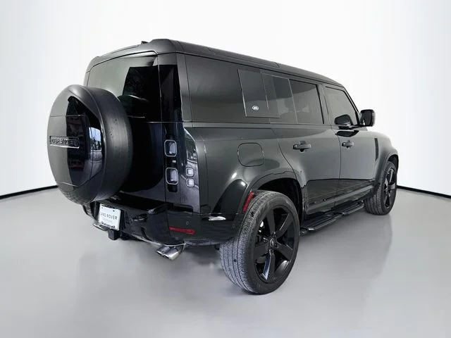 Certified Used 2024 Black Land Rover V8 image 5