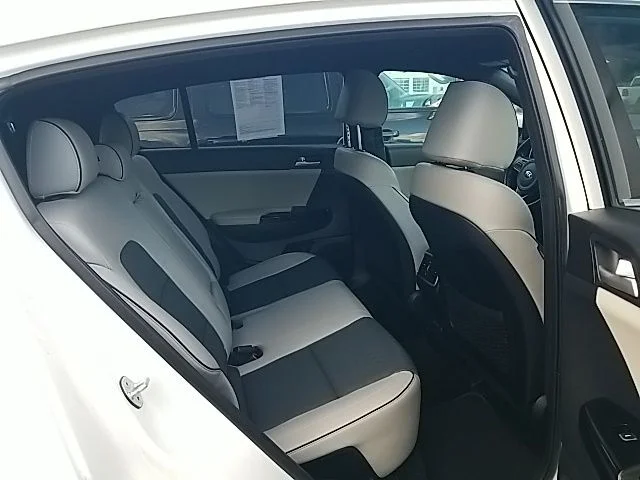 Used 2018 White Kia EX image 28