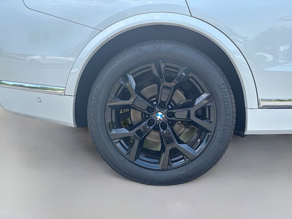 Used 2023 White BMW xDrive40i image 13