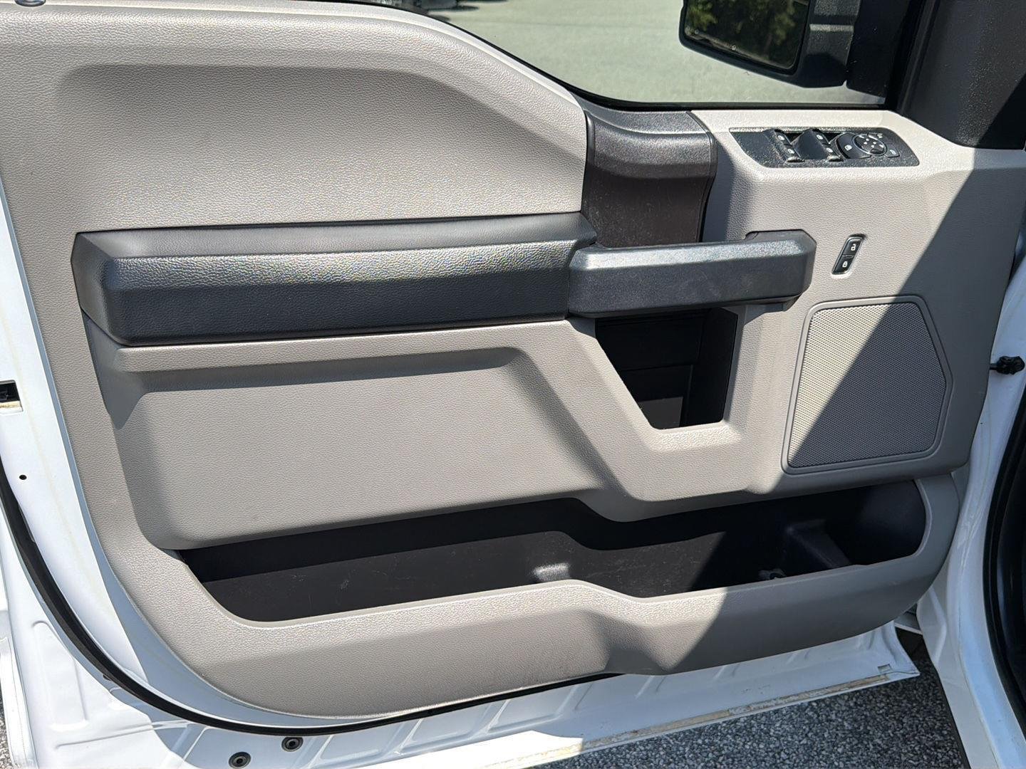 Used 2018 Oxford White Ford XL image 16