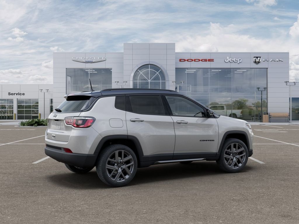 New 2025 Silver Zynith Metallic Clear-Coat Exterior Paint Jeep Limited image 4