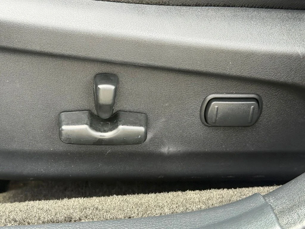 Used 2012 Silver Subaru 2.5i image 26