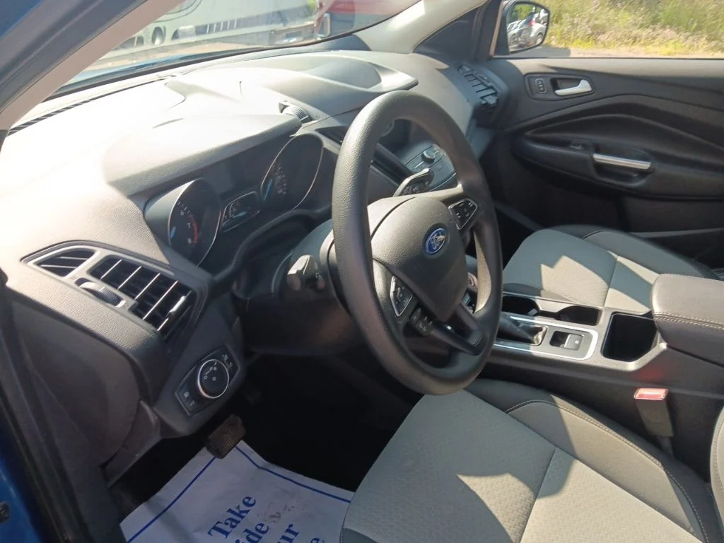 Used 2019 Lightning Blue Metallic Ford SE image 14