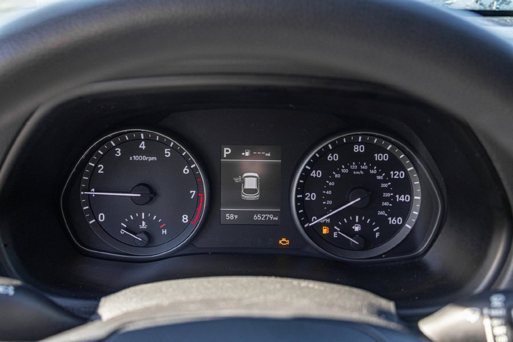 Used 2018 White Hyundai Base image 24