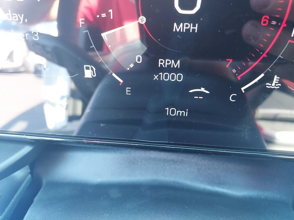 New 2027 Summit White GMC Elevation image 19