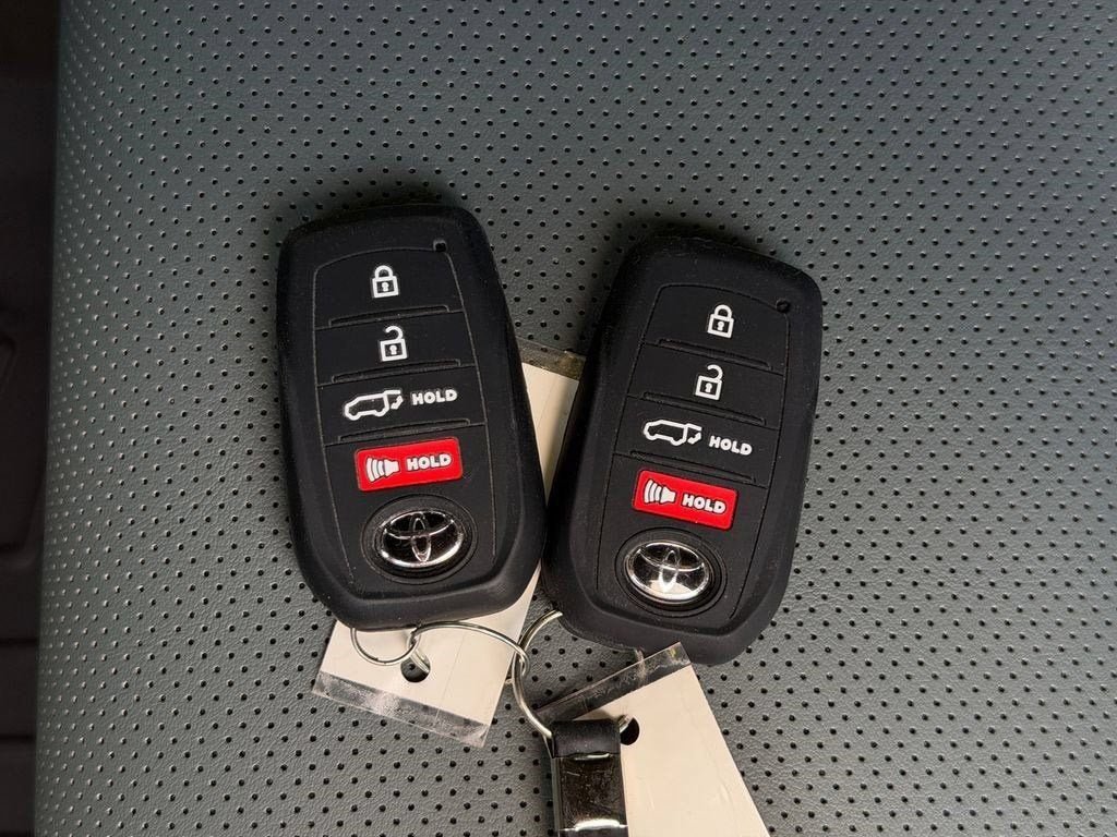 Used 2025 Everest Toyota Hybrid Trailhunter image 46