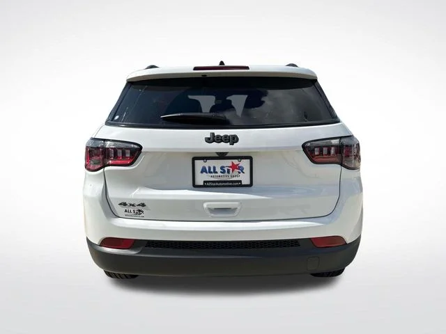 New 2026 White Jeep Latitude image 7