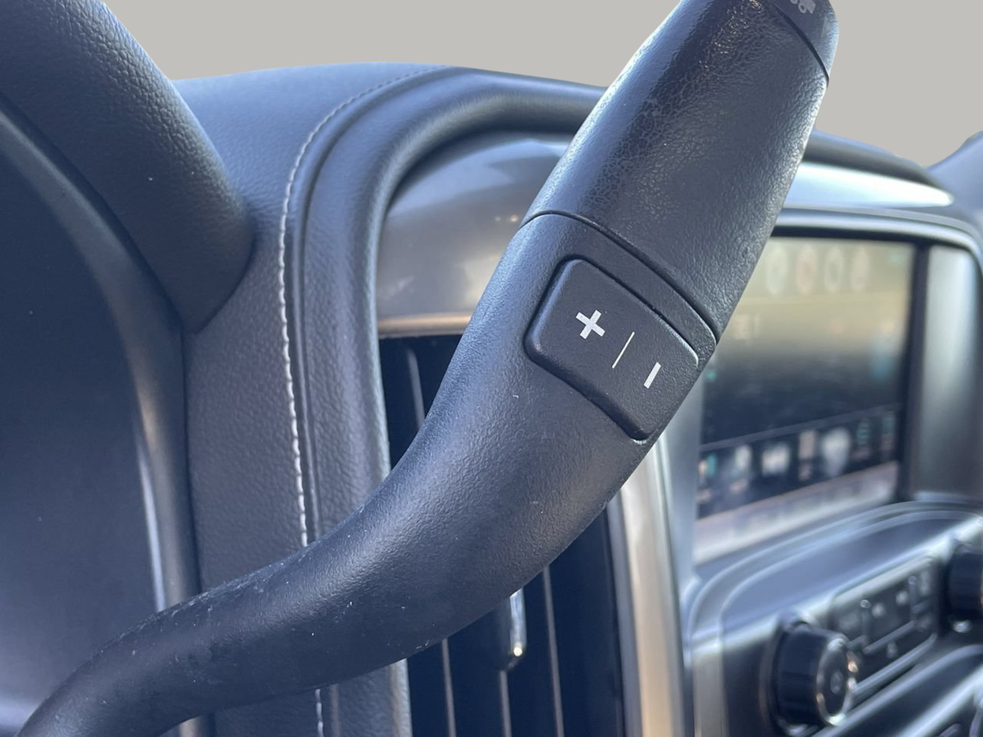 Used 2019 Summit White Chevrolet High Country image 27