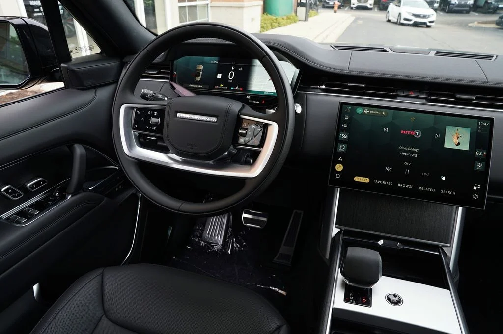 New 2026 British Racing Green Satin Land Rover SE image 15