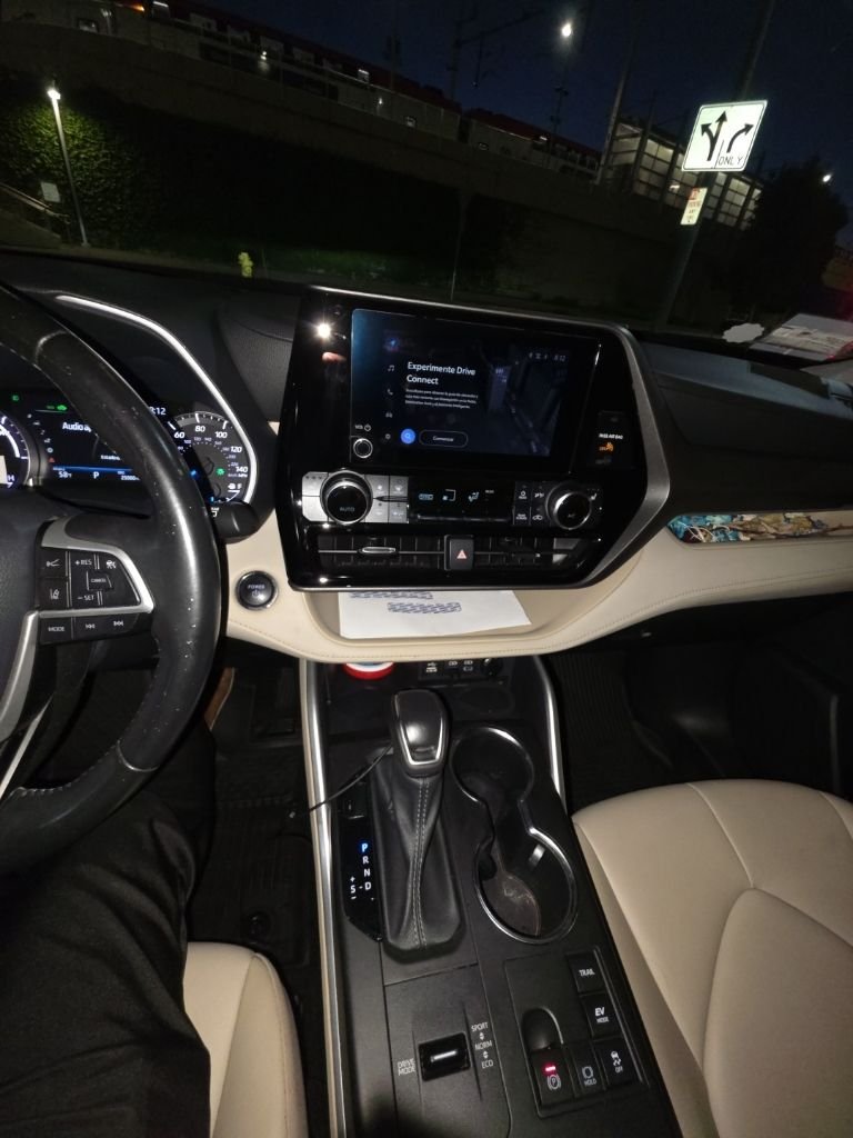 2023 Toyota Highlander Hybrid XLE photo 2