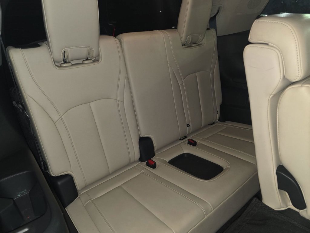 Used 2024 Silver INFINITI LUXE image 18