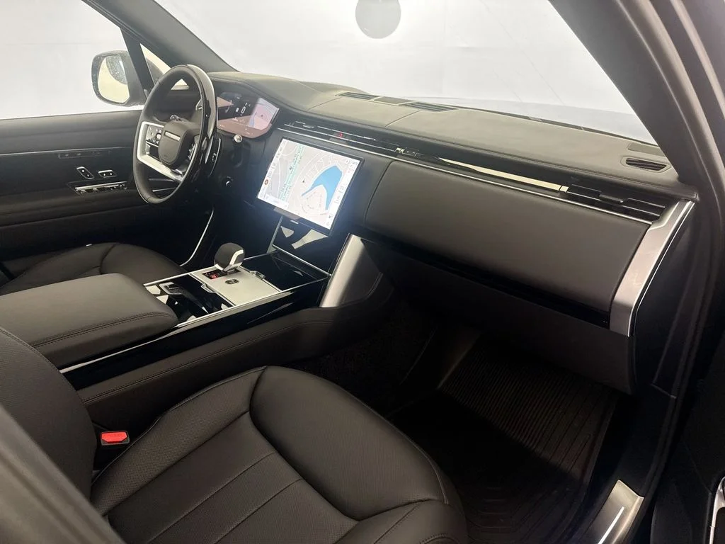 New 2026 Santorini Black Land Rover SE image 29