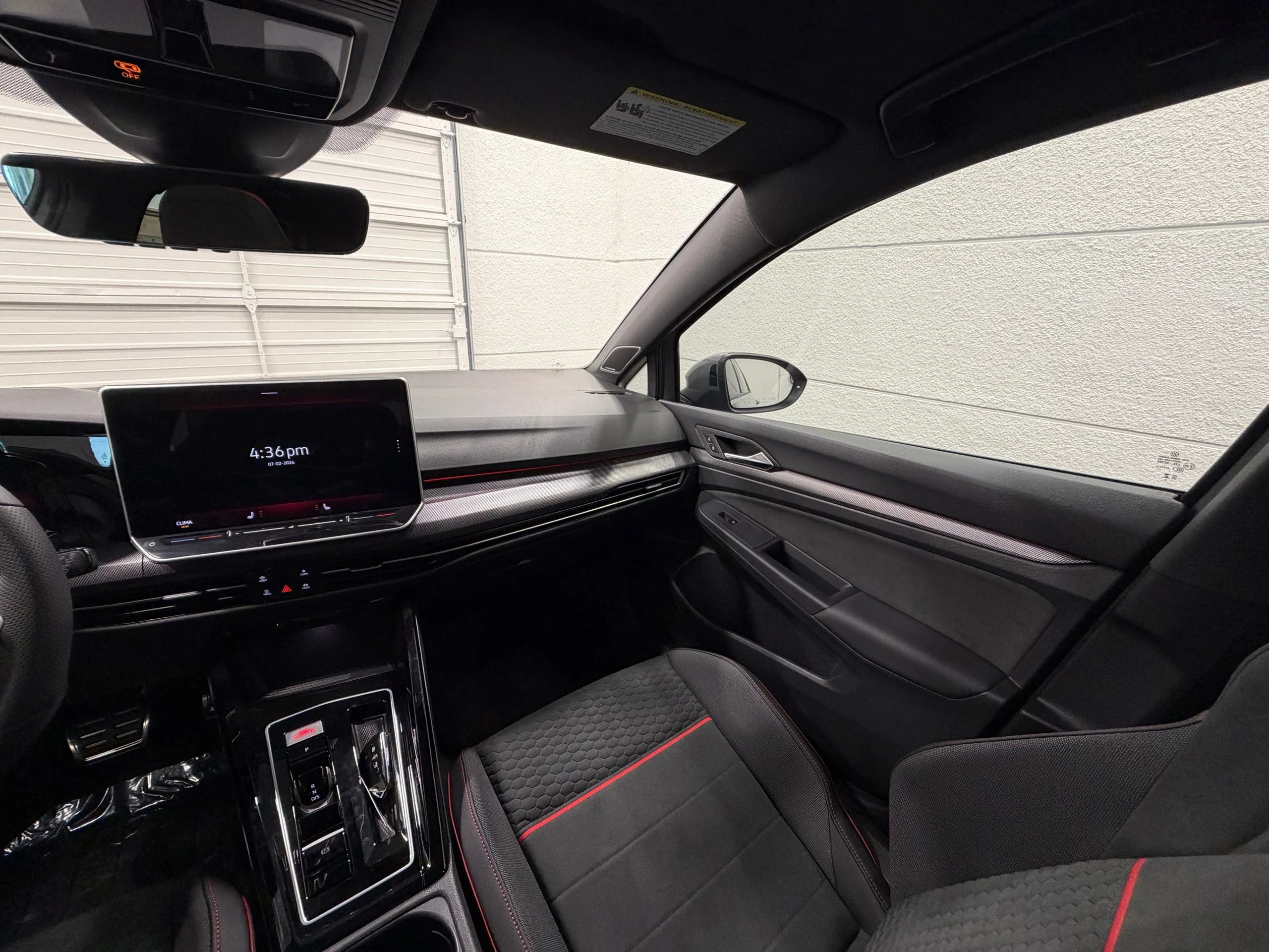 2025 Volkswagen Golf GTI SE - Photo 31