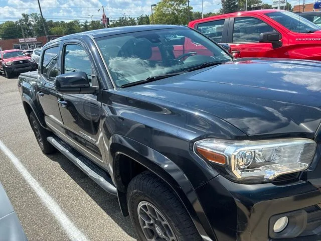 Used 2018 Black Toyota SR5 image 1