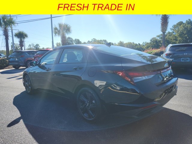 Used 2023 Black Hyundai SEL image 5