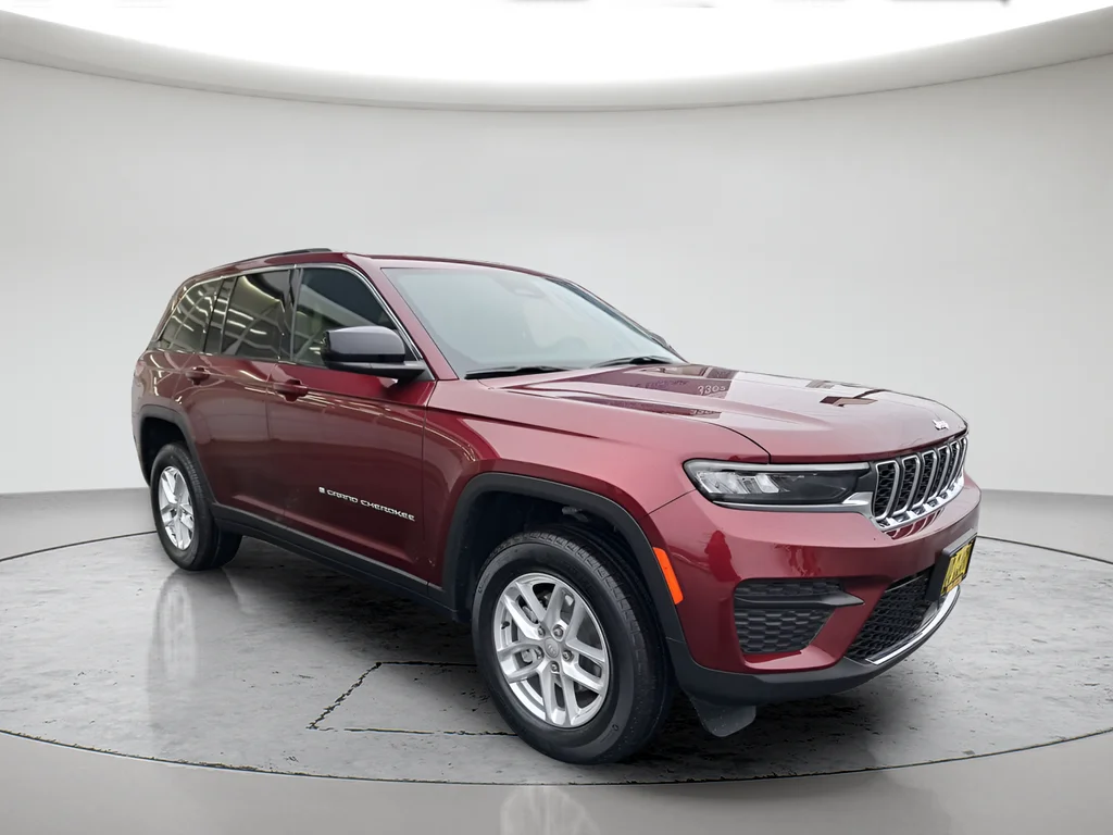 New 2026 Velvet Red Pearl-Coat Exterior Paint Jeep Laredo image 1