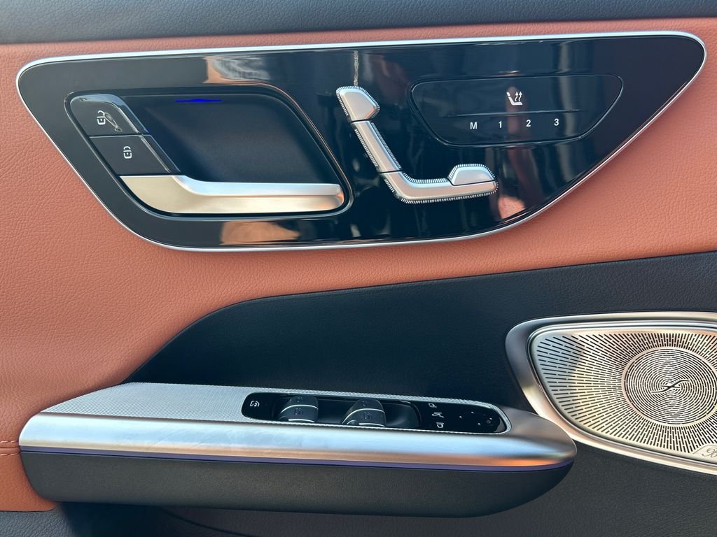 New 2026 Black Mercedes-Benz GLC 300 image 11