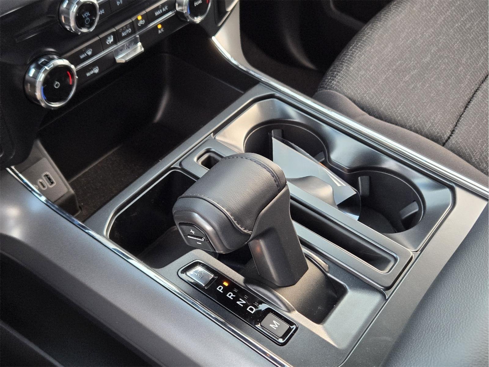 New 2026 Oxford White Ford XLT image 14