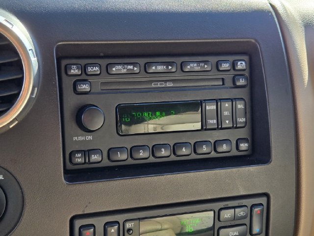 Used 2004 White Ford Eddie Bauer image 31