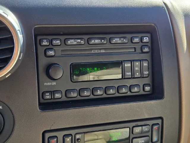 Used 2004 White Ford Eddie Bauer image 31