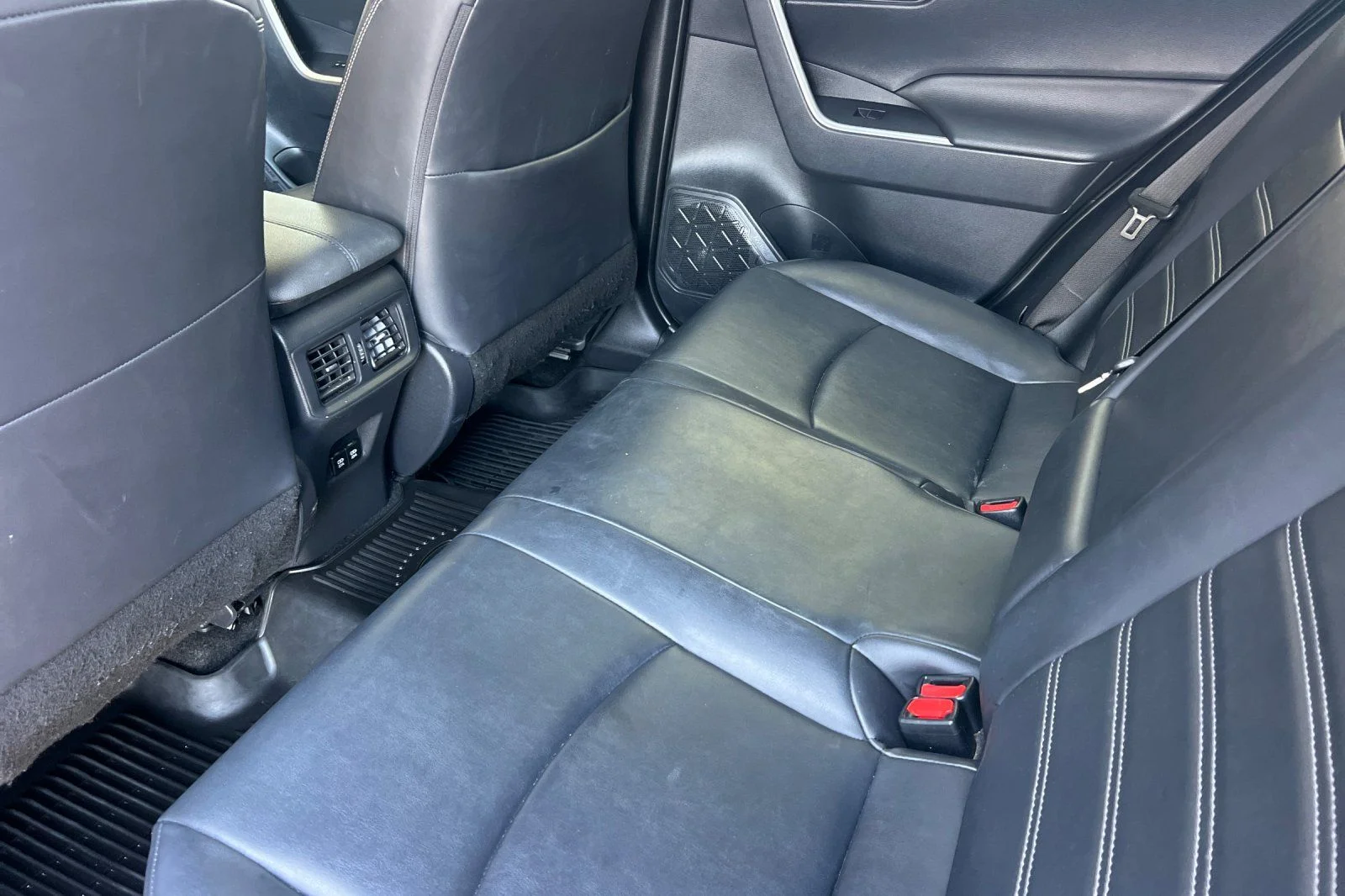 Used 2020 Gray Toyota XLE Premium image 12