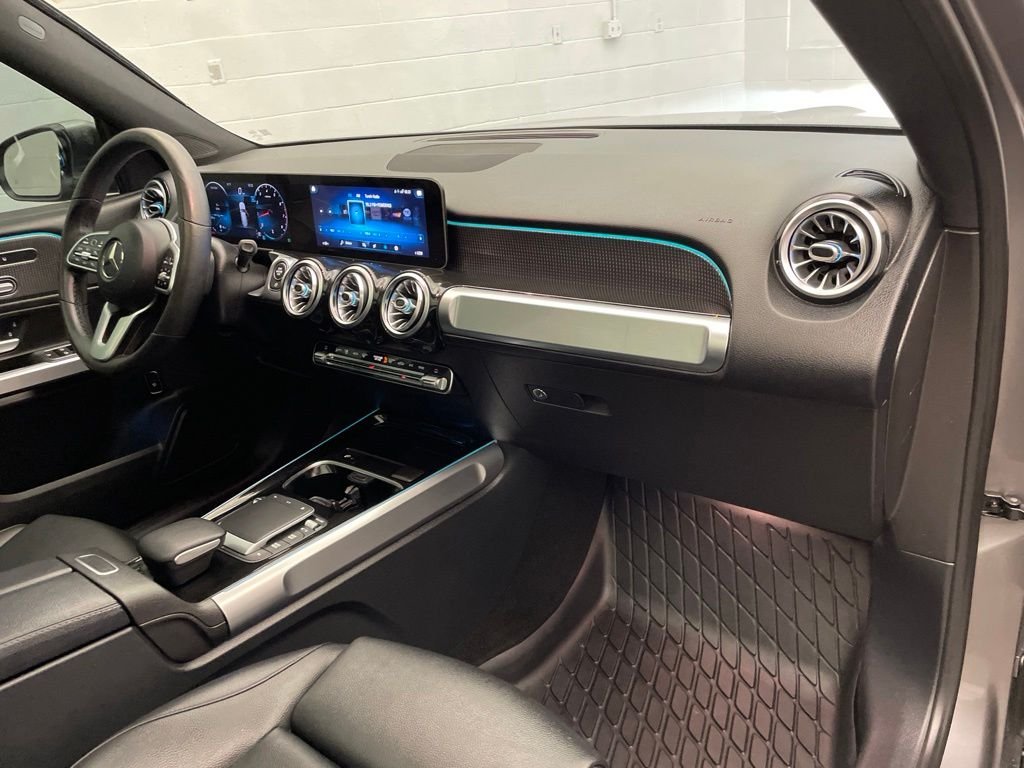 Used 2021 Gray Mercedes-Benz GLB 250 4MATIC® image 24