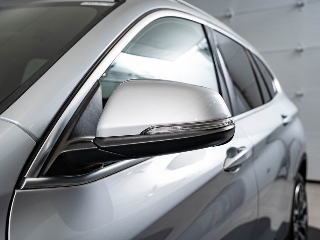 Used 2021 Glacier Silver Metallic BMW sDrive28i image 17