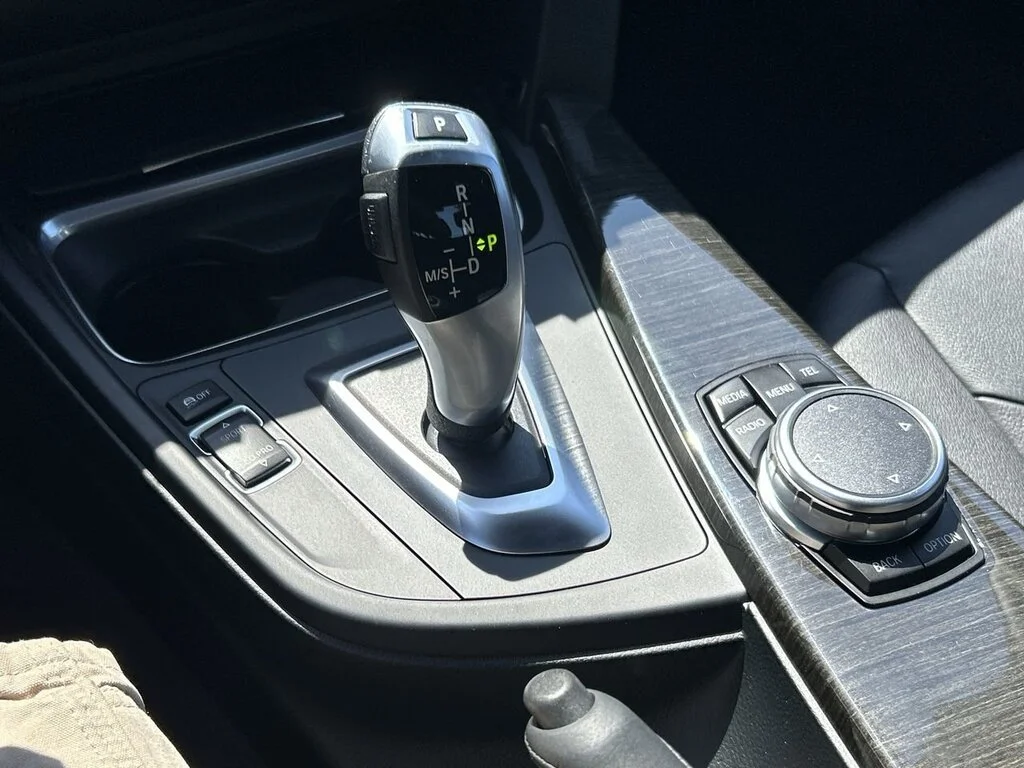 Used 2015 Mineral Grey Metallic BMW xDrive Sedan Dilawri Certified   Local BC   No Acc image 27
