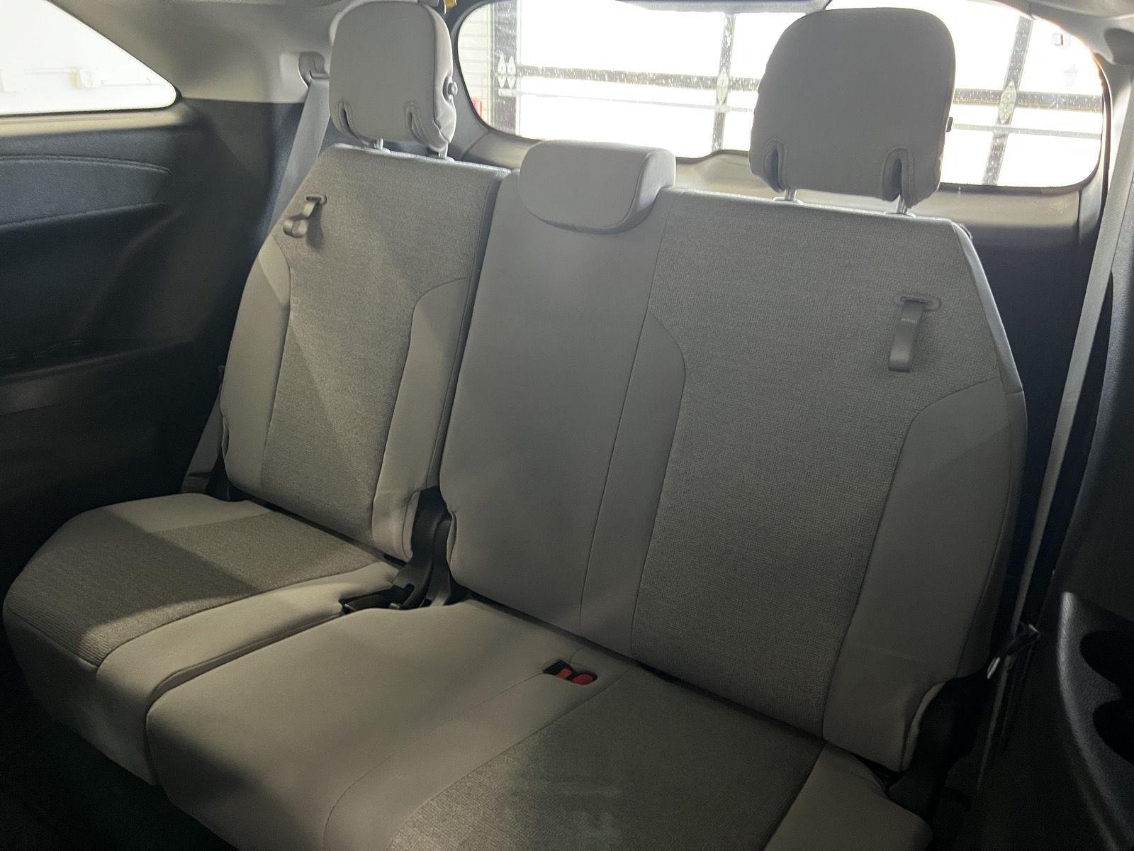 2025 Toyota Sienna LE - Photo 24