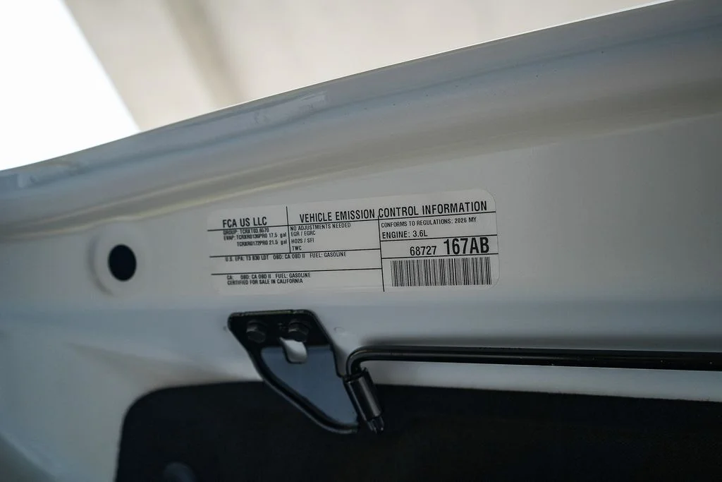 New 2026 Bright White Clear-Coat Exterior Paint Jeep Sahara image 25