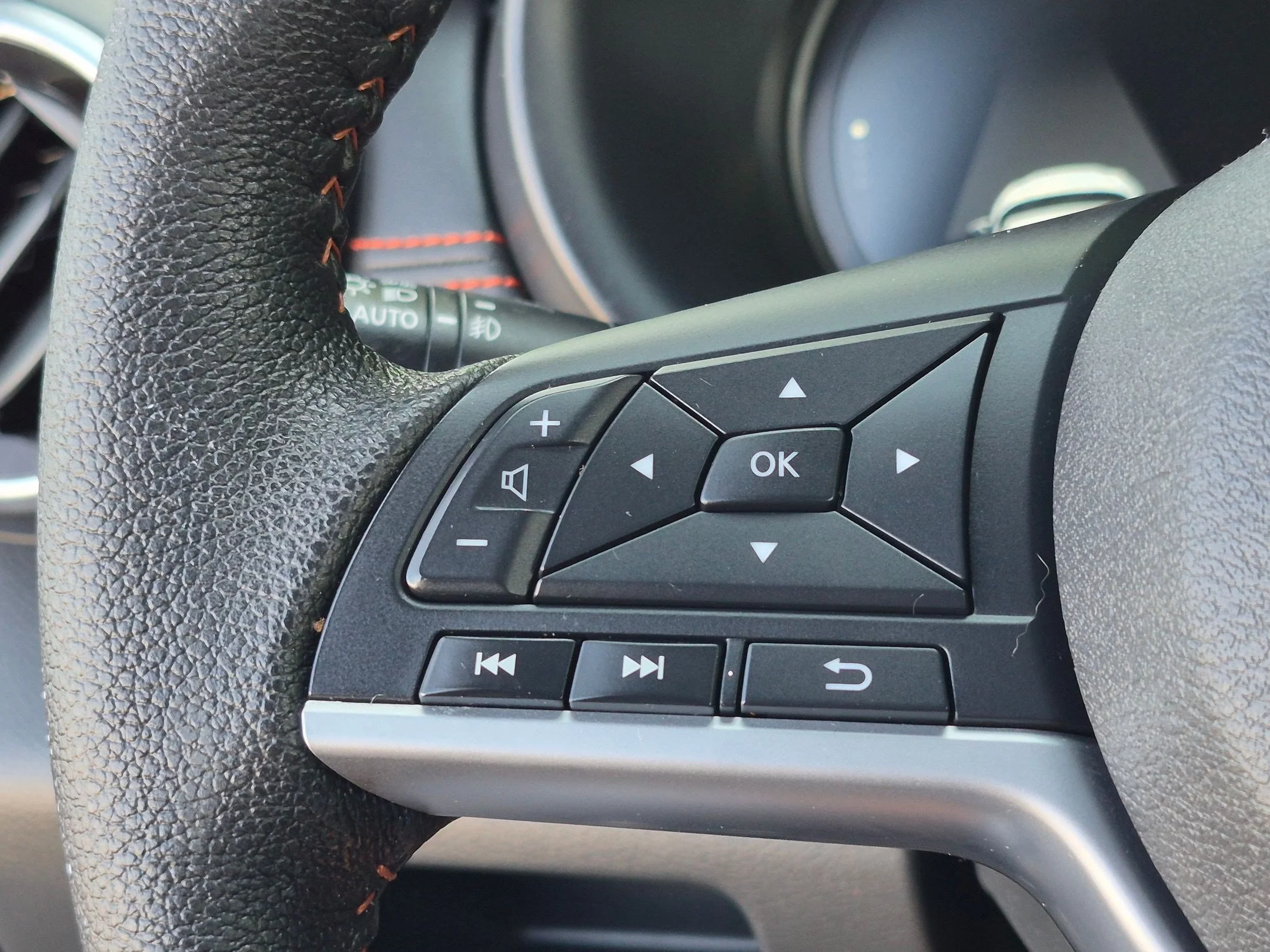Used 2021 Super Black Nissan SR image 14