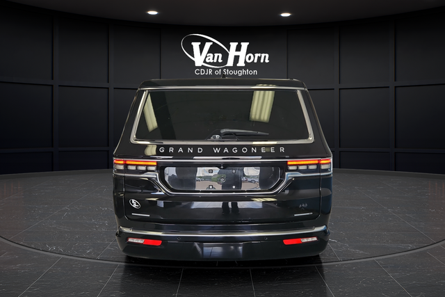 Used 2022 Diamond Black Crystal Pearlcoat Jeep Series II image 6