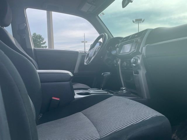Used 2014 White Toyota SR5 image 16