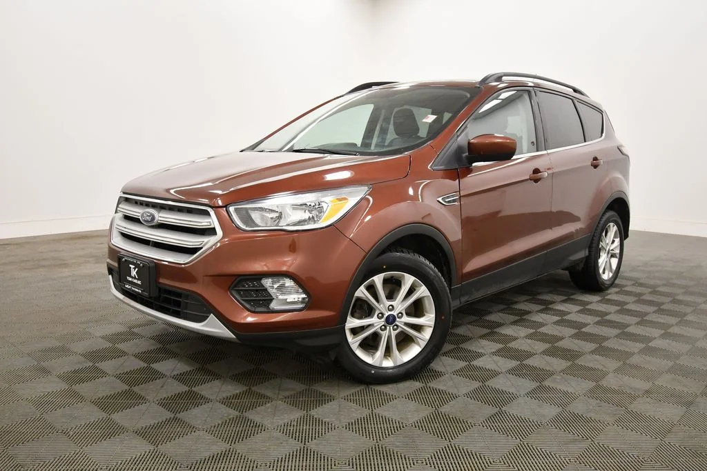 Used 2018 Ford Escape SE with VIN 1FMCU9GDXJUB60911 for sale in Rochester, Minnesota