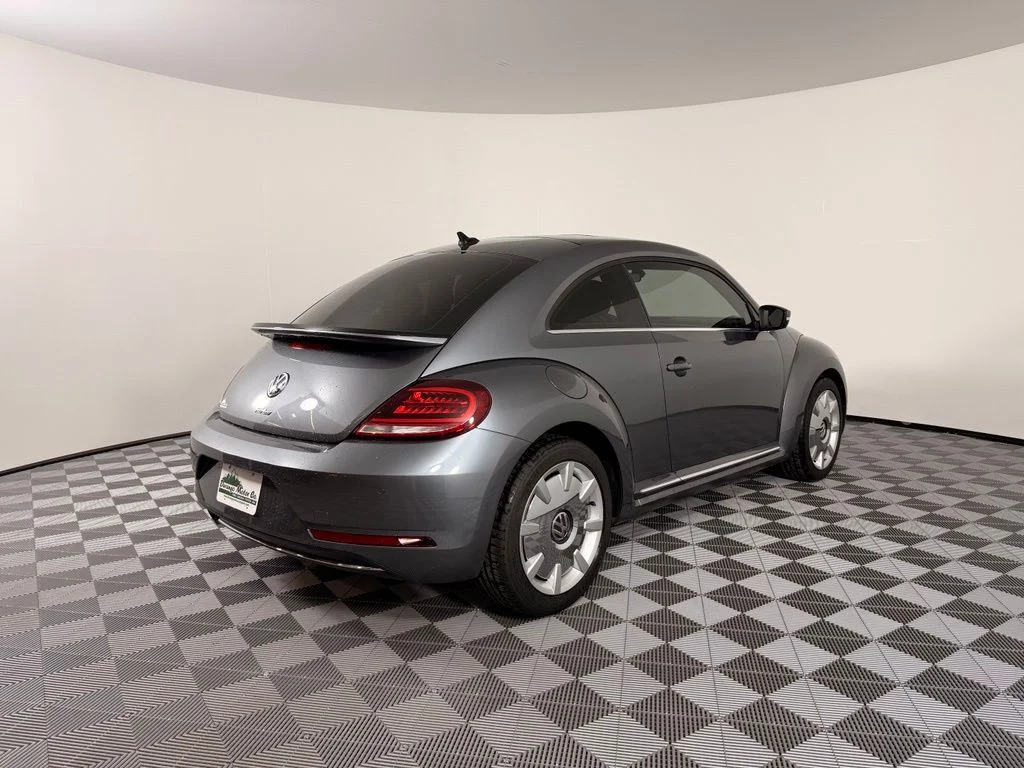 Used 2019 Gray Volkswagen 2.0T SE image 9