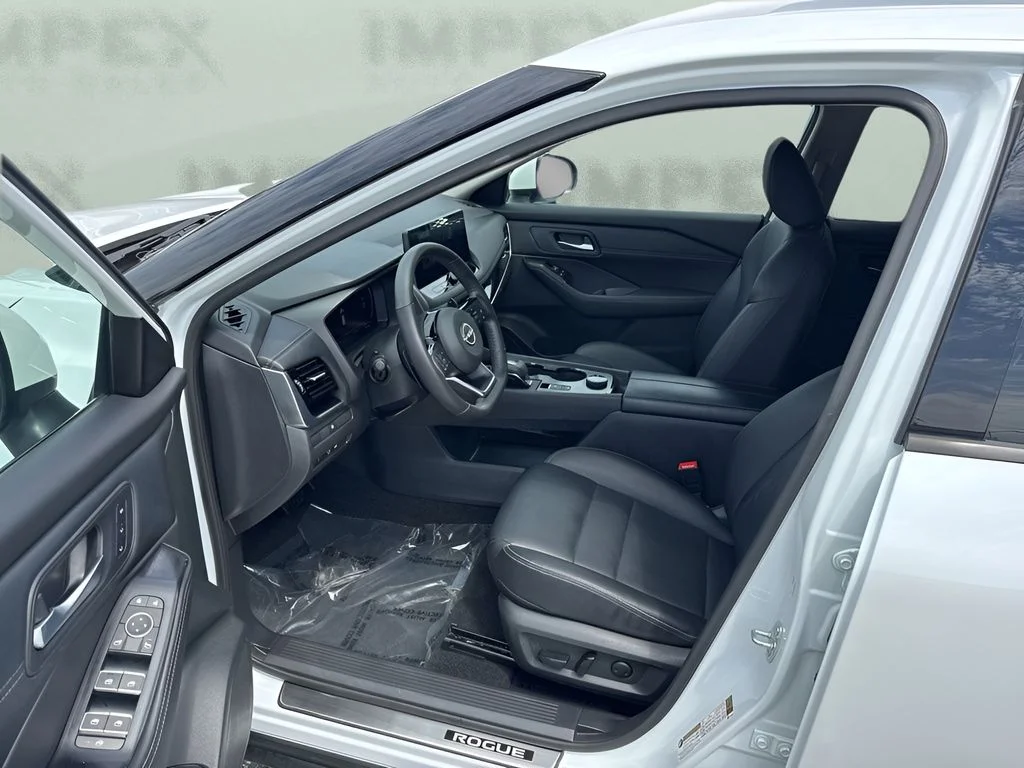 Used 2024 White Nissan SL image 9