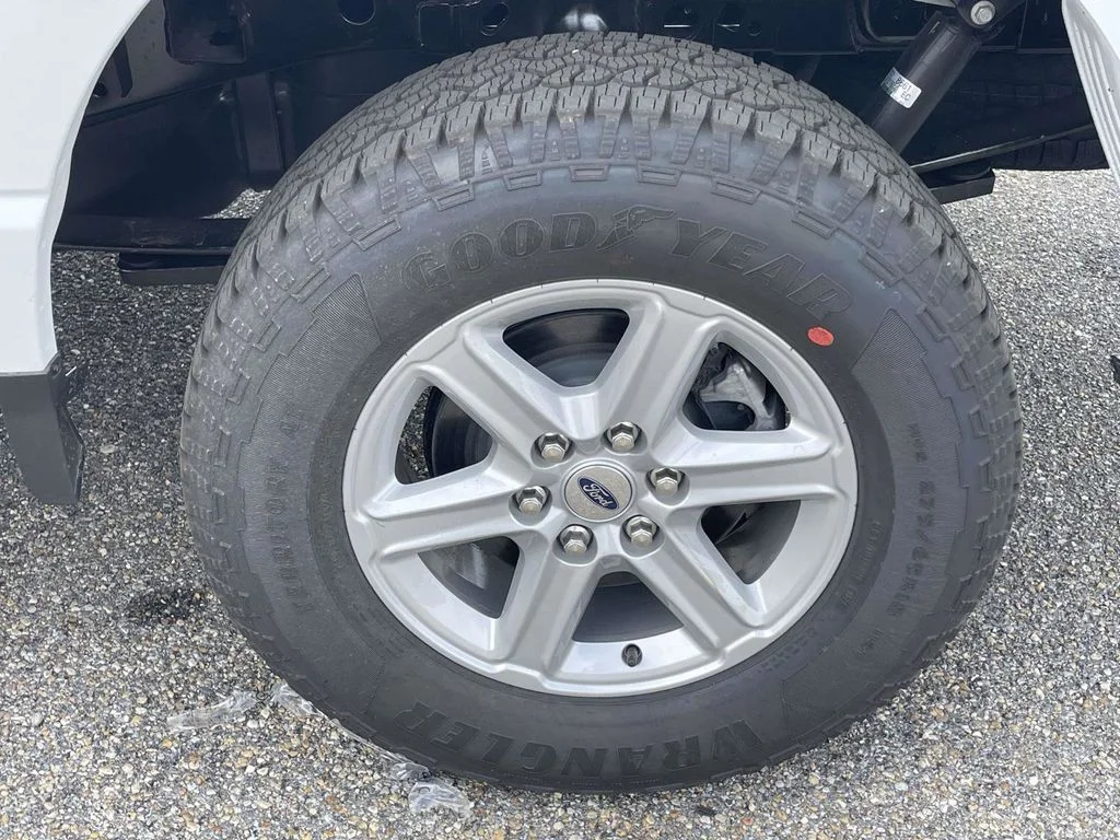 New 2026 Oxford White Ford XLT image 9