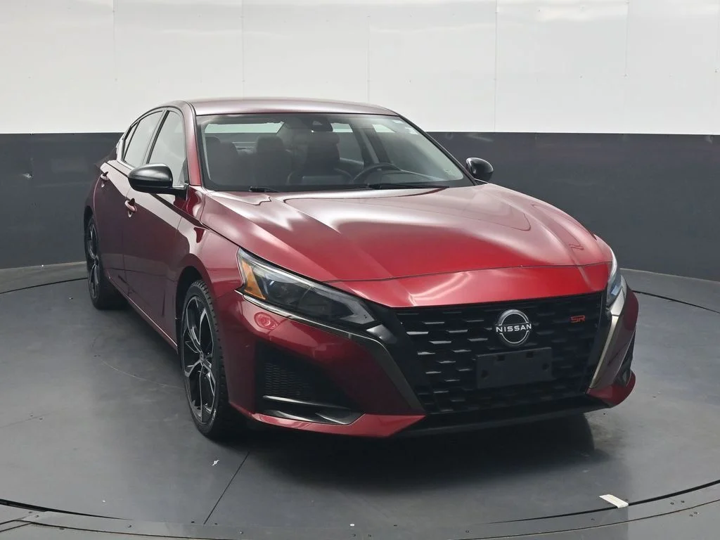 Used 2023 Red Nissan 2.5 SR image 2